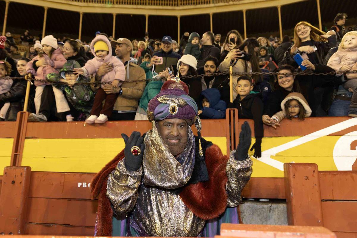 Las mejores imágenes de la Cabalgata de los Reyes Magos en Alicante