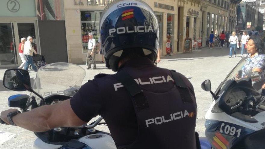 Una unidad motorizada de la Policía Nacional, en Málaga.