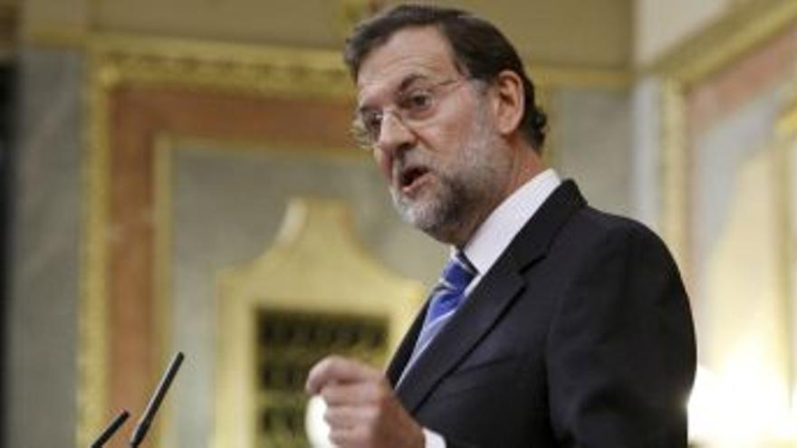 Rajoy pide a Zapatero que convoque elecciones