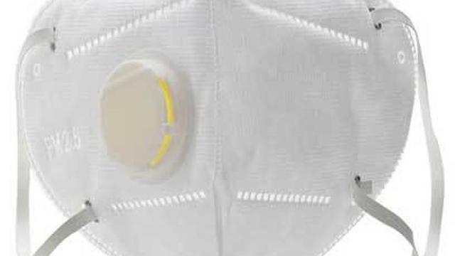 Una mascarilla.