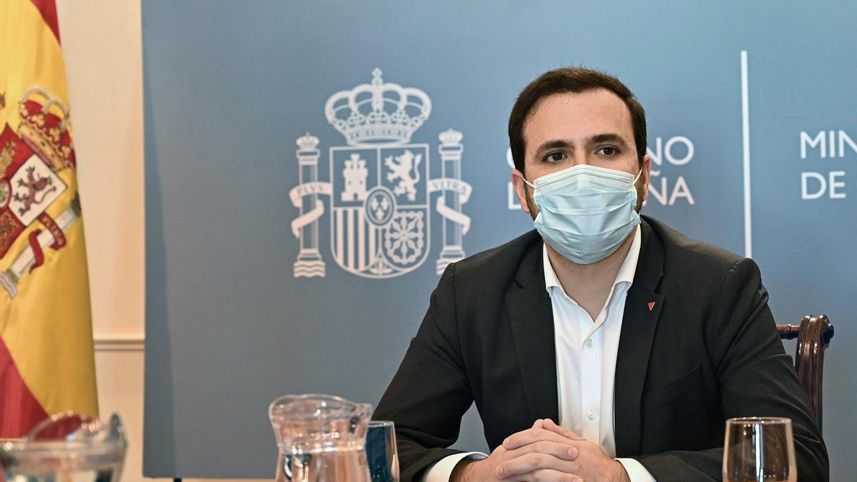 Alberto Garzón, positivo en covid, suspende sus actos pero trabajará desde casa.