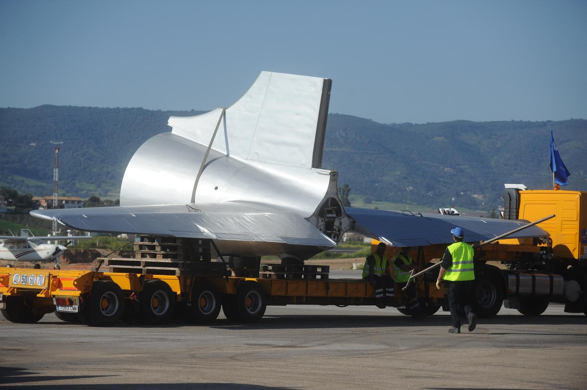 Así fue el multitudinario traslado del avión de Miraflores por el centro de Córdoba