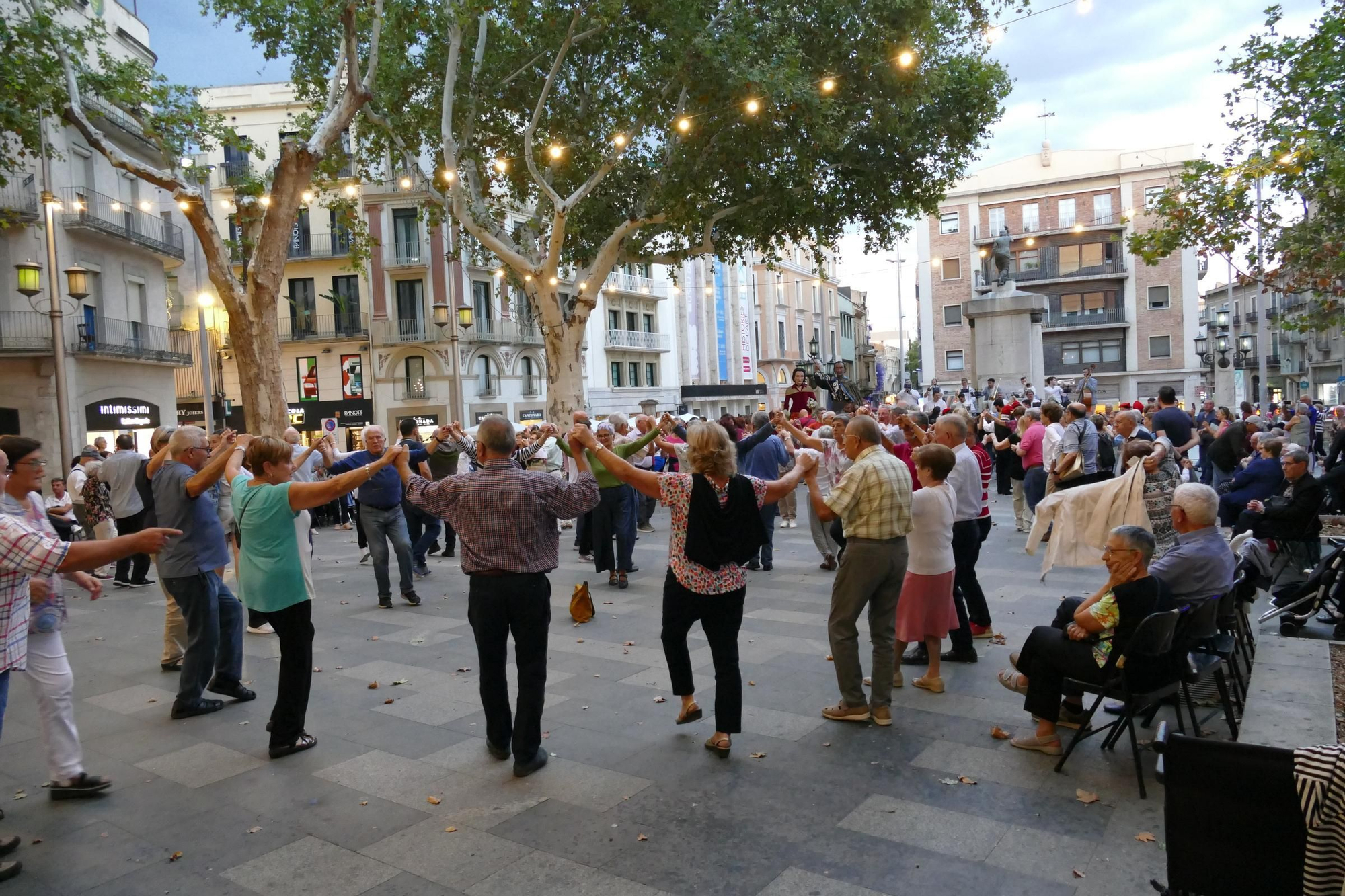 Gran expectació en la festa d'inauguració de la Casa Natal de Dalí