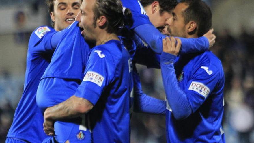 Los jugadores del Getafe celebran uno de los goles