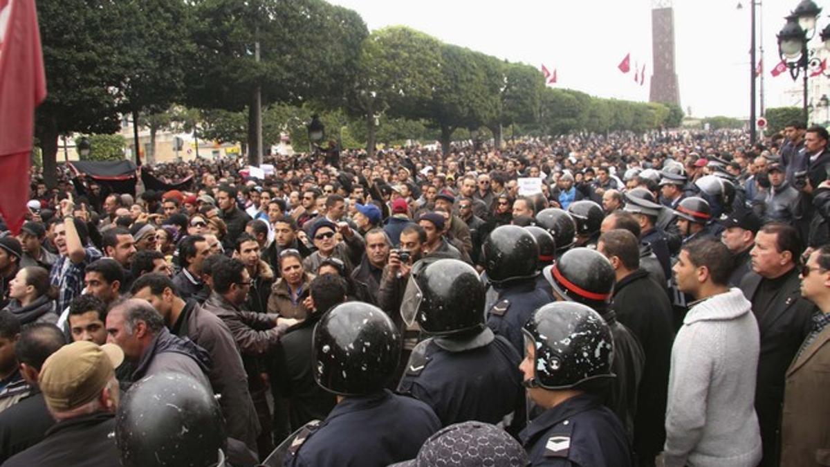 Los tunecinos reclaman la renuncia inmediata del presidente del país