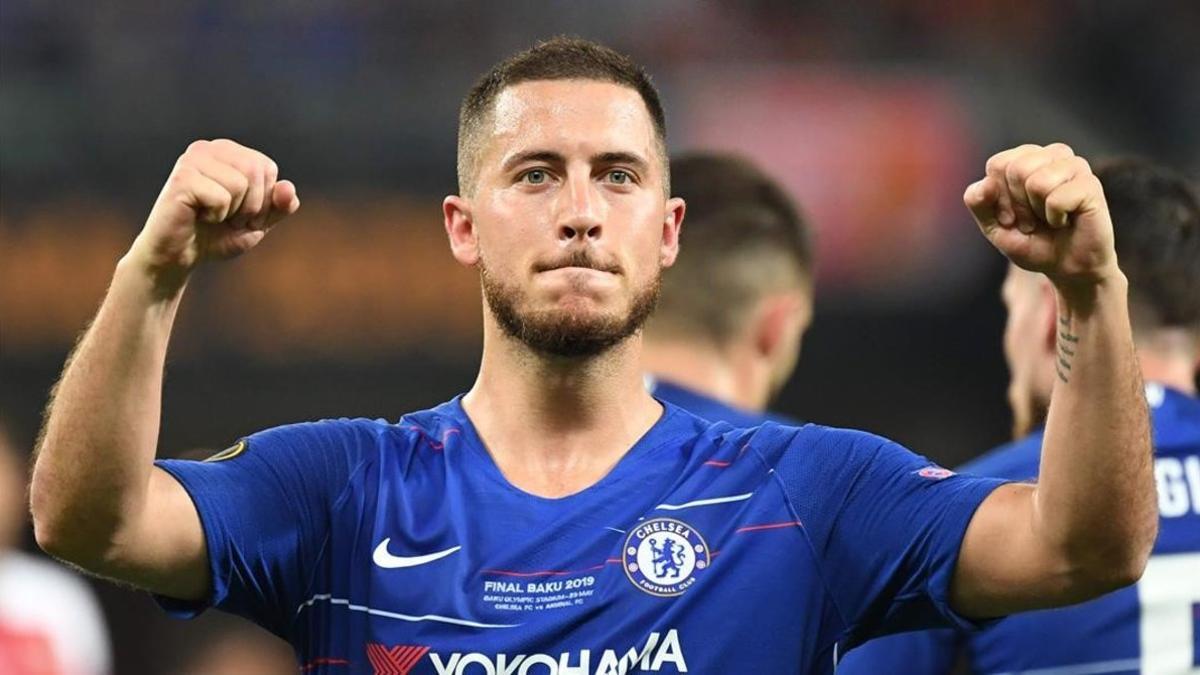 Eden Hazard celebra uno de los dos goles en la final de la Europa League en su último partido con el Chelsea.