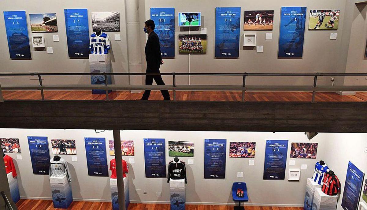 Riazor cuenta su historia en el Kiosko Alfonso