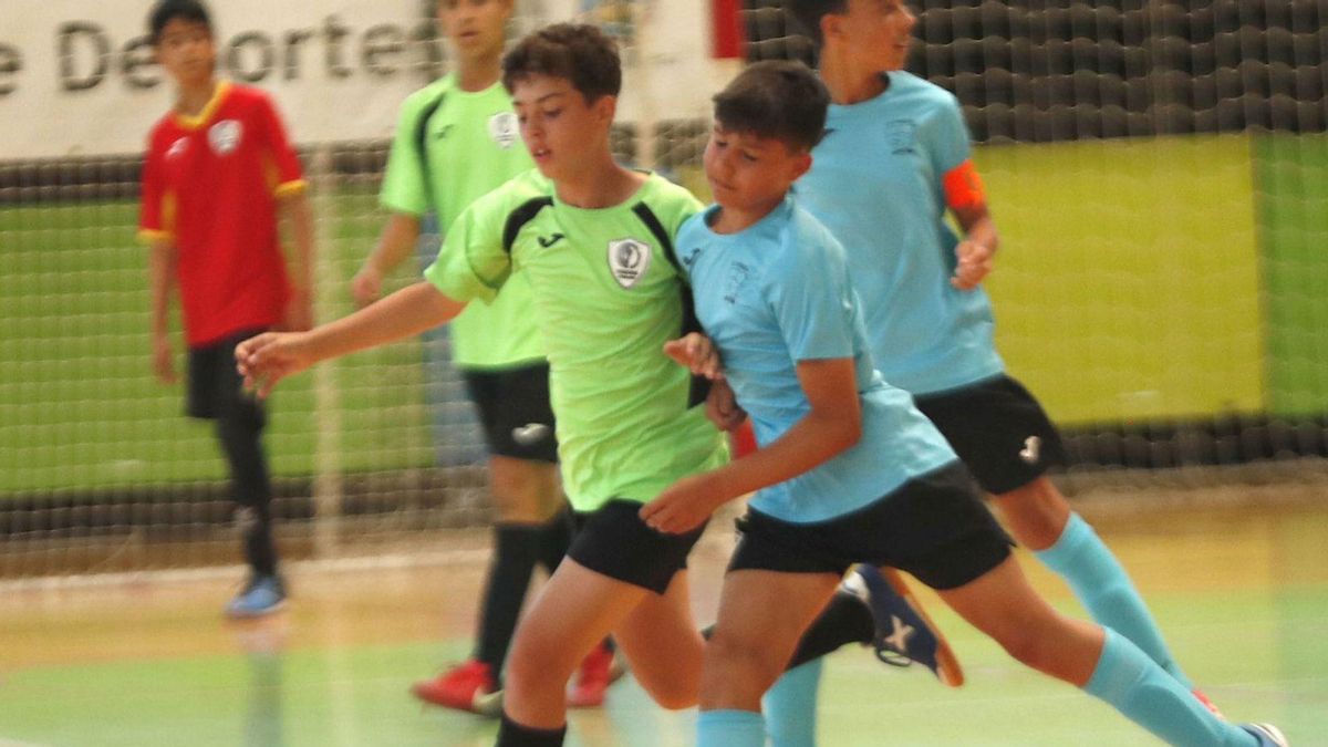 Uno de los partidos de la jornada de ayer. / JOSÉ LORES