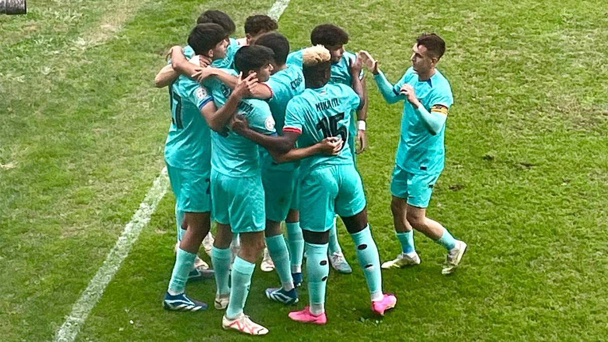 Los jugadores del Barça Atlètic celebran uno de los goles ante el Sestao