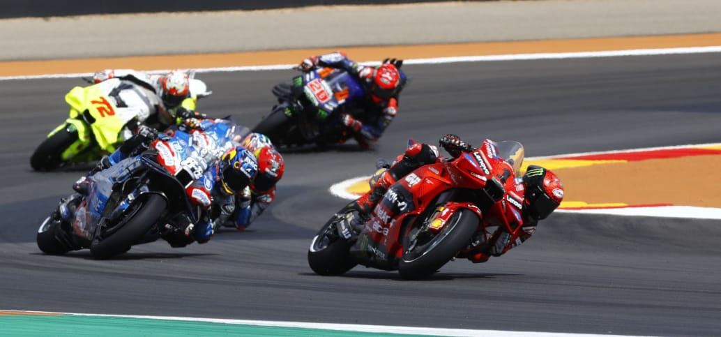 En imágenes | El público vuelve a disfrutar de los mejores motociclistas del mundo en Motorland