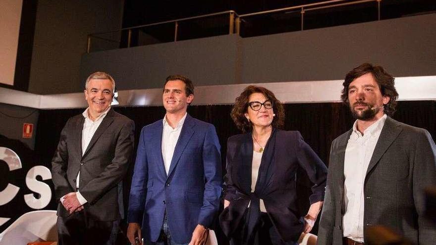 Adrián Vázquez Lázara (dcha.) durante la presentación de la candidatura europea de Ciudadanos.