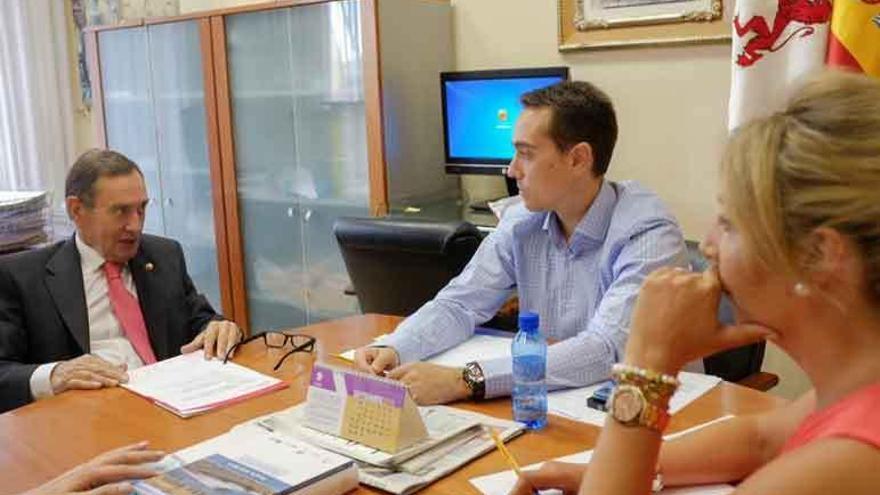 Manuel Vidal, Luciano Huerga y Patricia Martín en el encuentro.