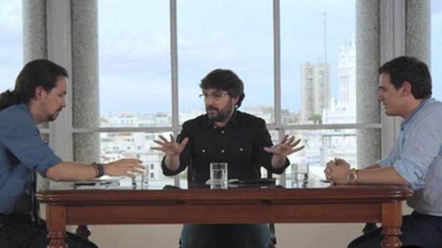 Pablo Iglesias y Albert Rivera junto a Jordi Évole.