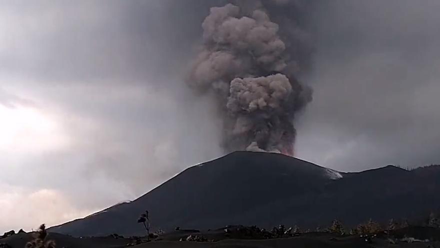 La erupción del volcán de La Palma, a cámara rápida
