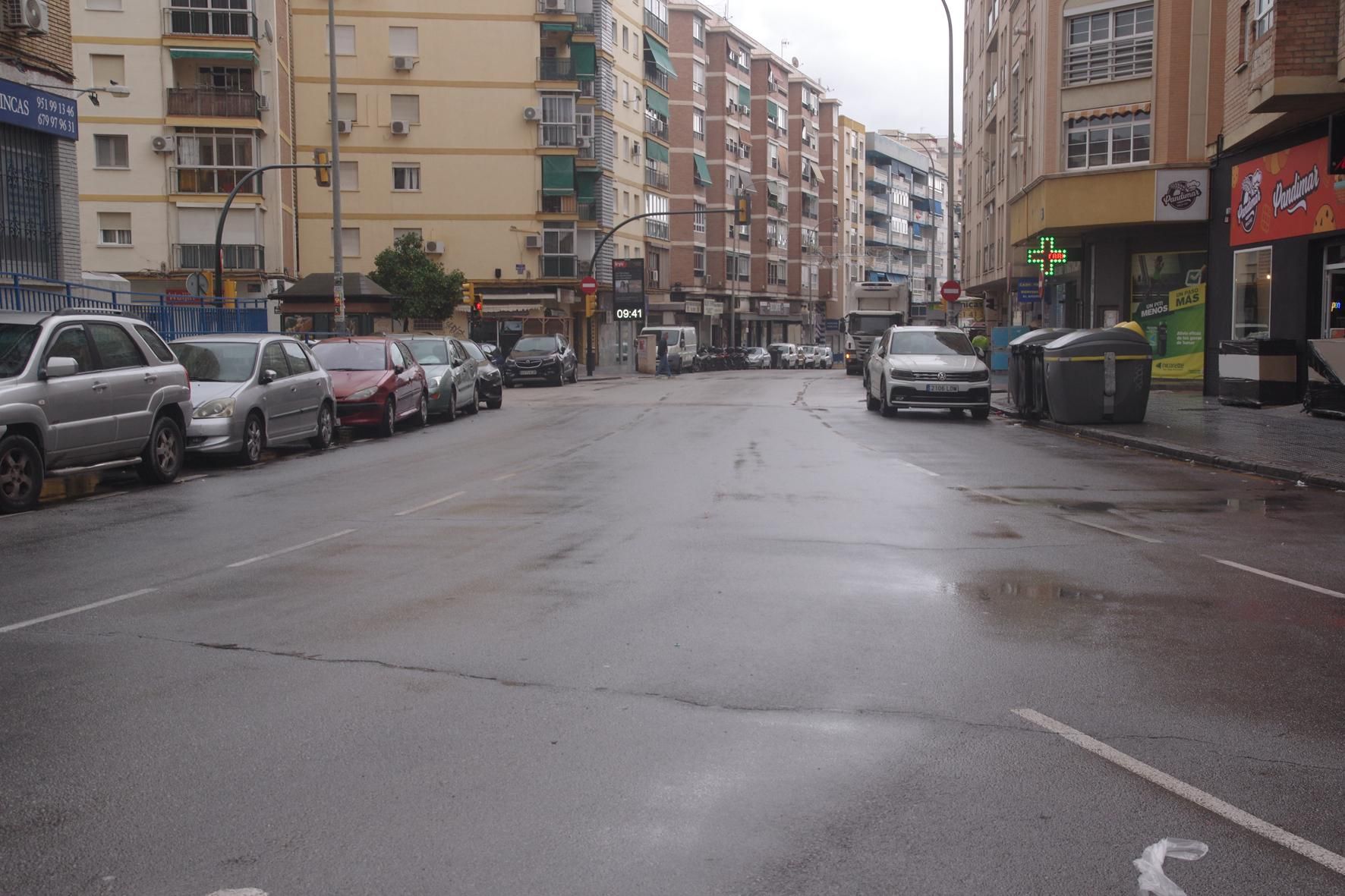 Calles prácticamente vacías en Málaga capital ante la alerta roja por riesgo de importantes tormentas
