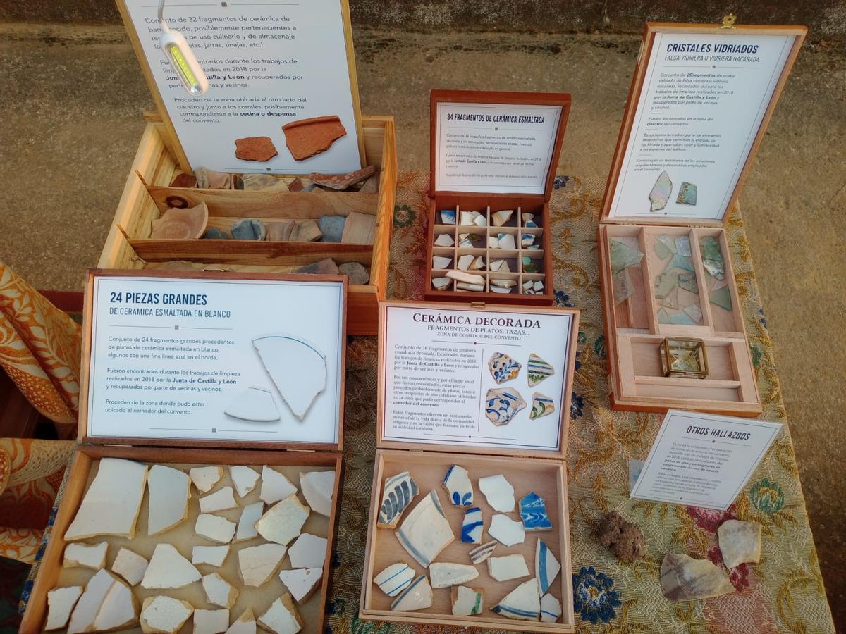 Piezas recuperadas de la zona del convento de San Román, en la exposición de Conventus.