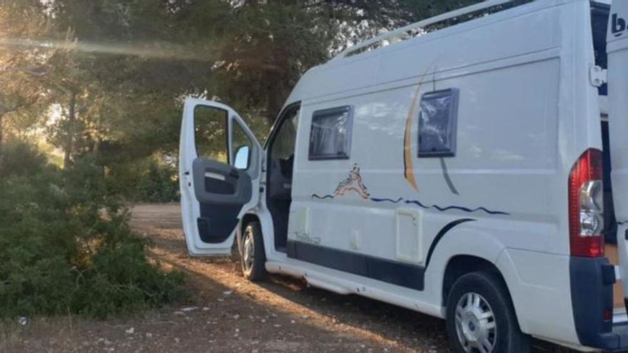 Al menos &quot;tres o cuatro&quot; guardias civiles de Ibiza viven en sus vehículos