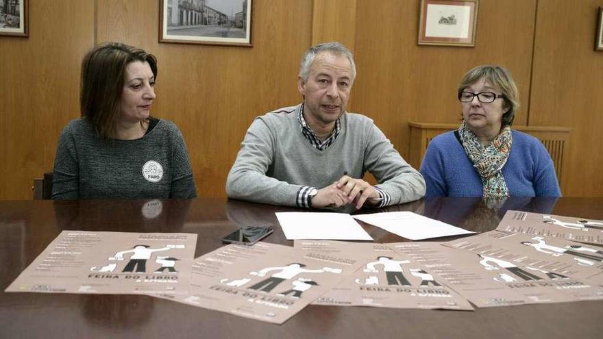 Presentación, en la mañana de ayer, de la Feira do Libro de A Estrada. // Bernabé/Cris M.V.