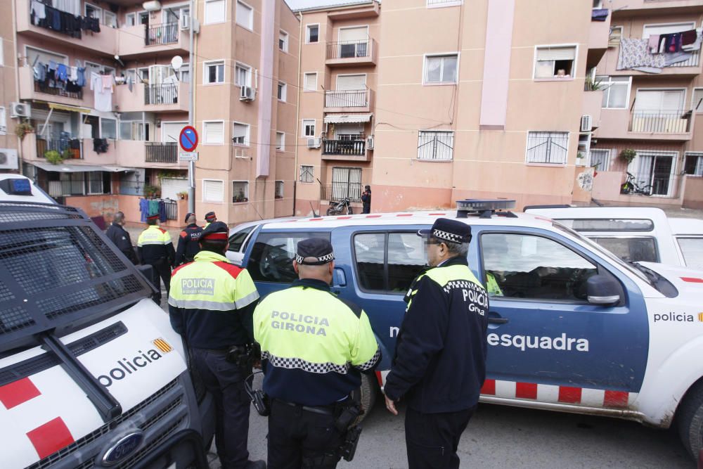 El dispositiu contra el frau elèctric s'ha fet en diversos blocs de pisos del barri de Font de la Pólvora de Girona