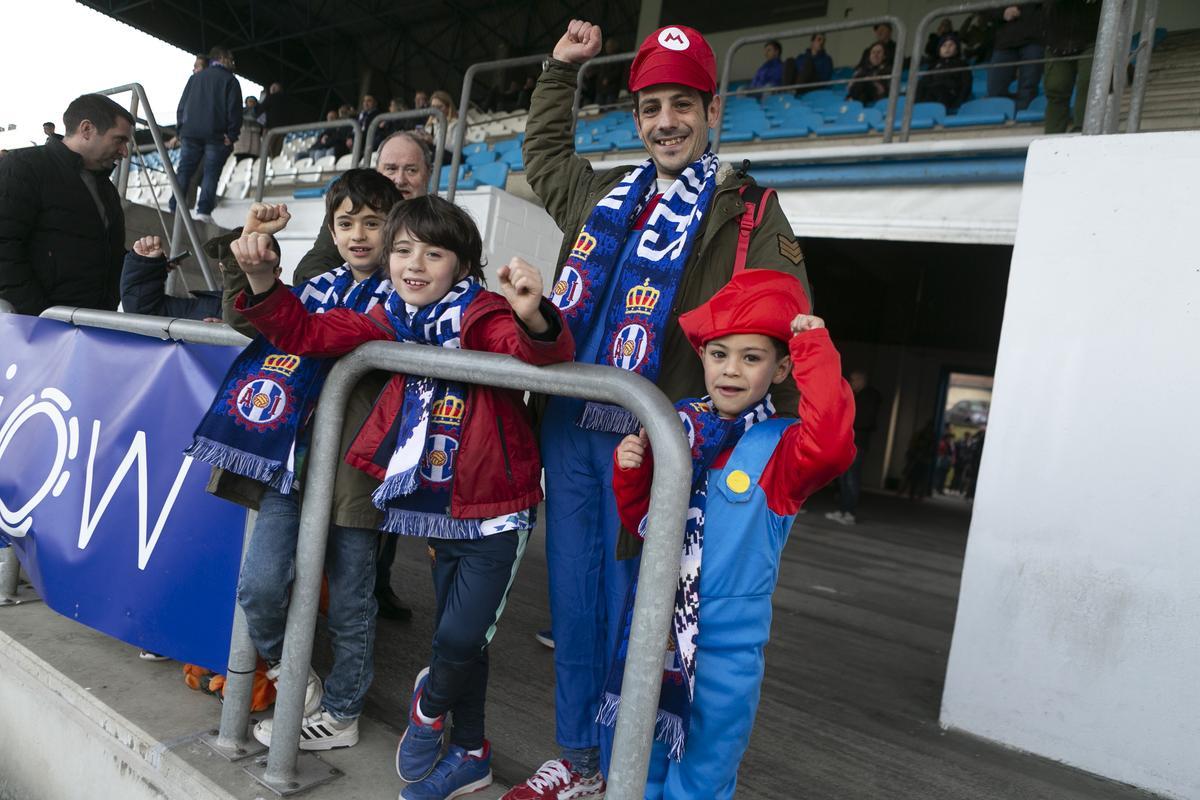 Así estaba el Suárez Puerta para recibir al Arenteiro: disfraces y miles de aficionados entregados