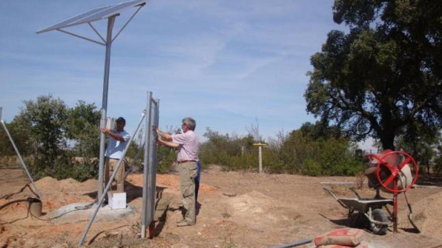 Extracción de agua en una finca de El Maderal.