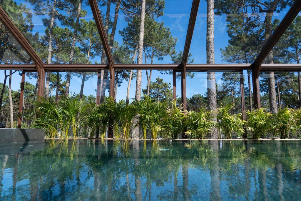 Ohai Nazaré cuenta con spa, zona infantil y varias piscinas con toboganes.