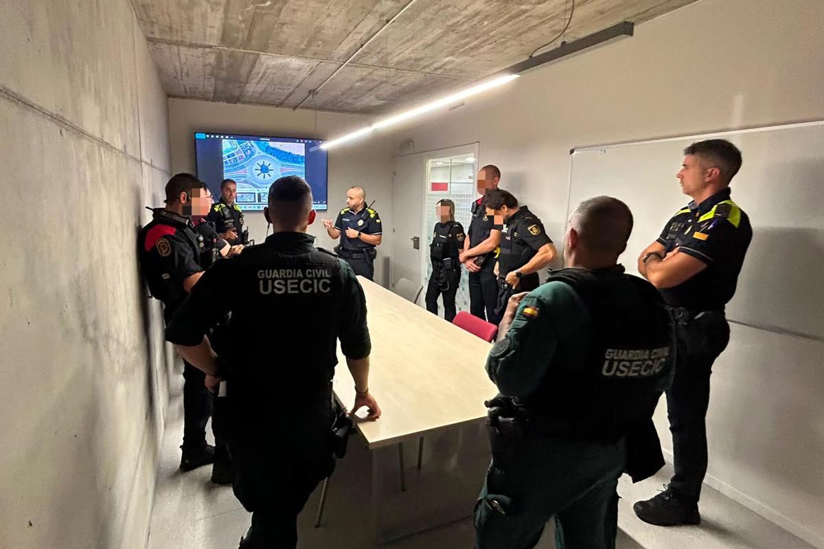 Agents de diferents cossos coordinant-se a Castelló d'Empúries