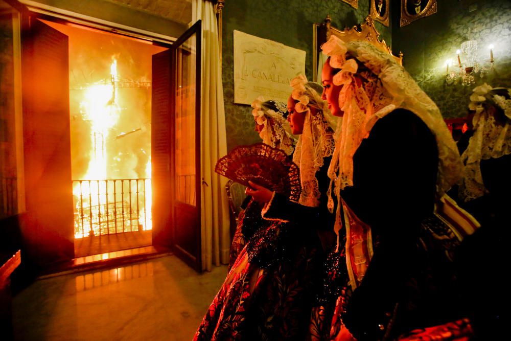 Alicante arde con las Hogueras