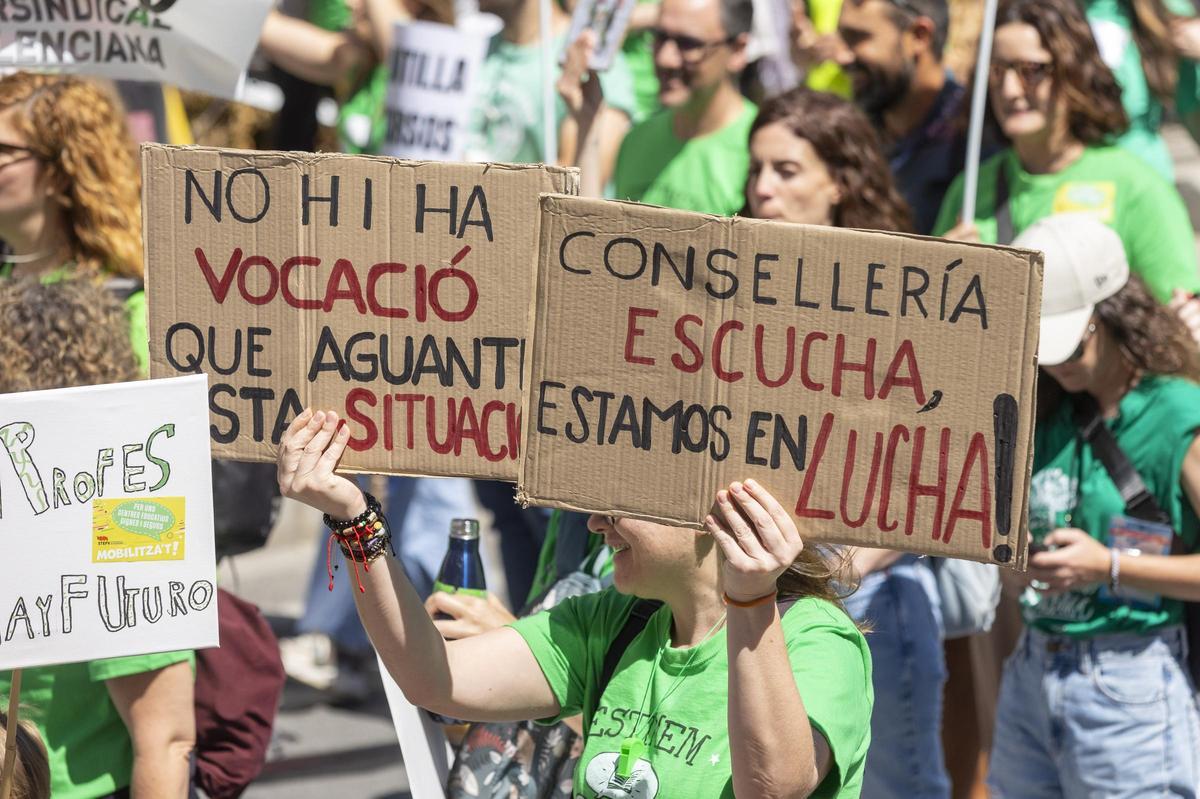 Algunas de las denuncias y revindicaciones de los docentes, en Alicante