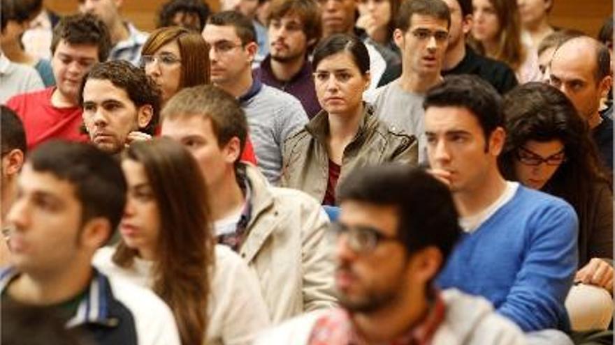 Una empresa sueca llenó de jóvenes ingenieros el salón de la escuela de Industriales.