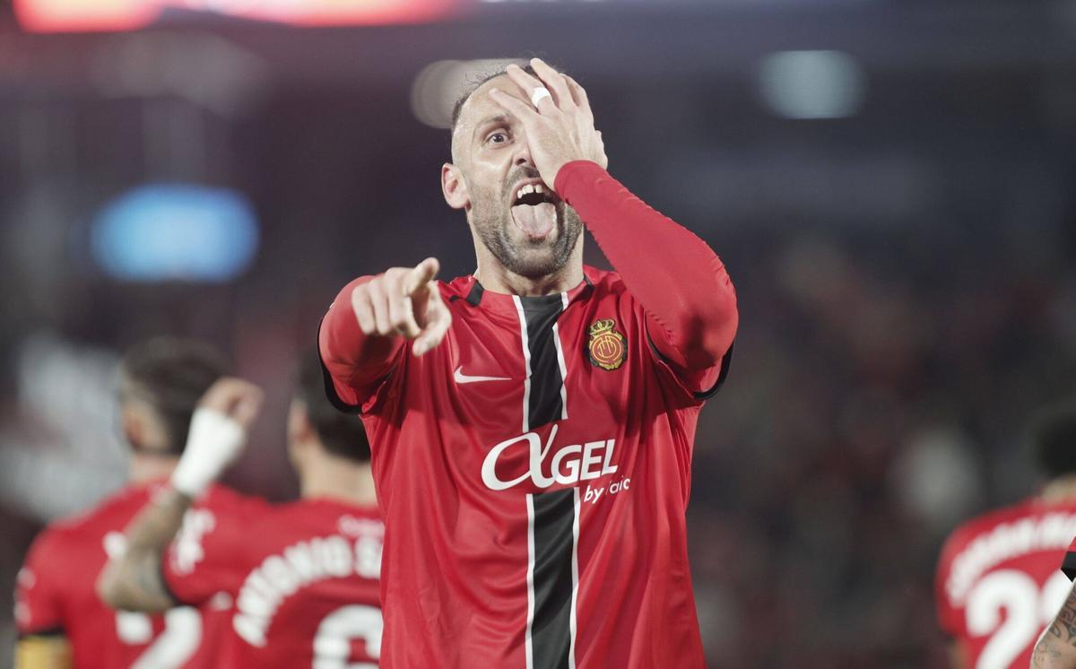 El Mallorca ha vencido al Elche (3-1) en el último partido de 2025 en Son Moix