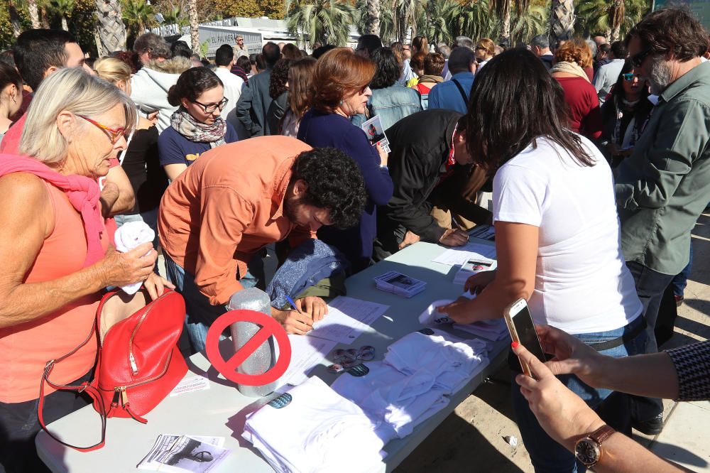 Concentración en contra de la torre del puerto