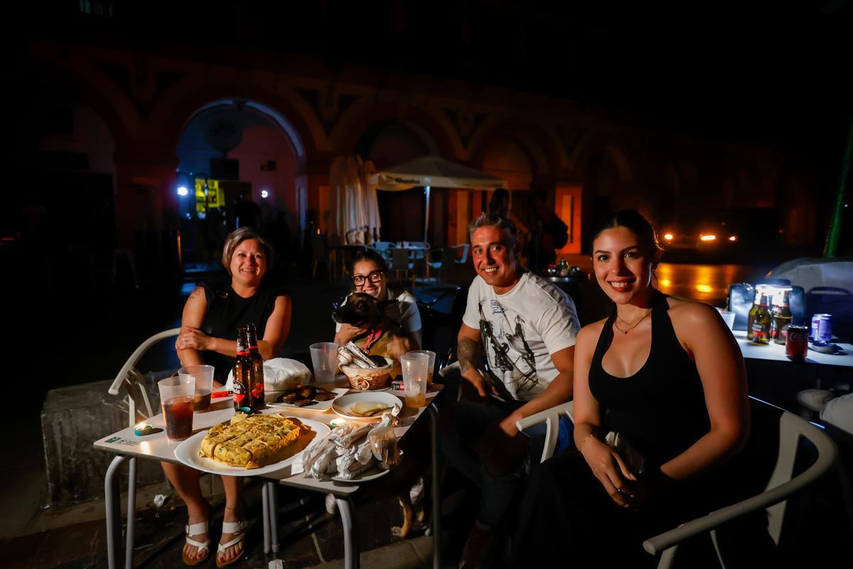 Daniela Rodríguez, Carla, Antonio y Eva María en La Corredera.