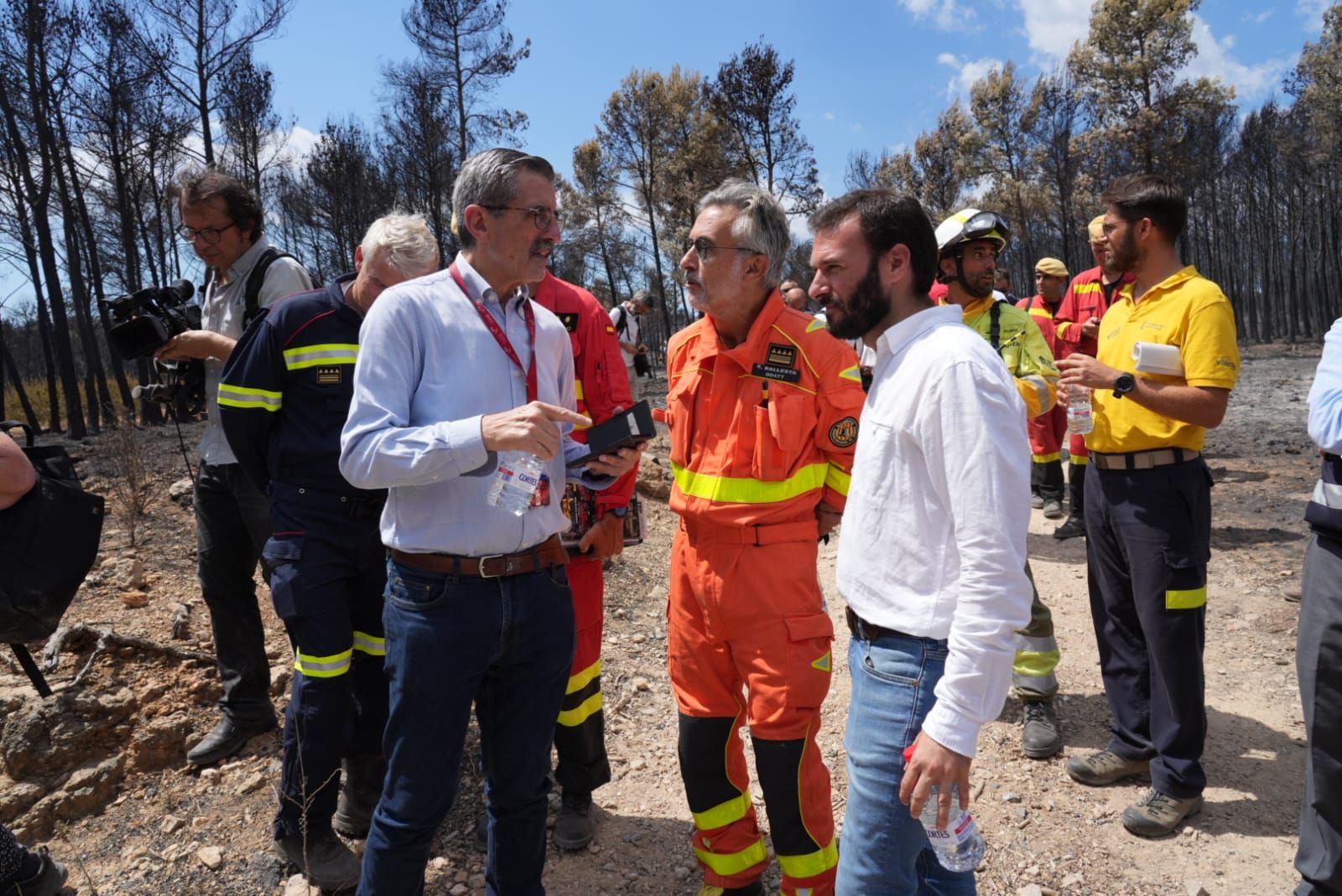 Las imágenes de la visita de Pedro Sánchez a la zona del incendio de Bejís