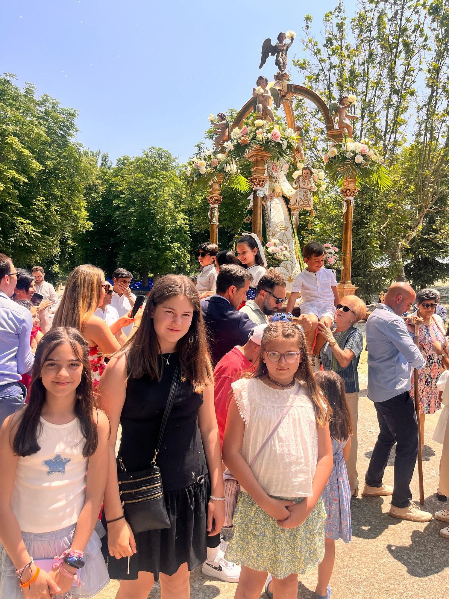 La Virgen del Olmo festeja su día grande en Villaescusa