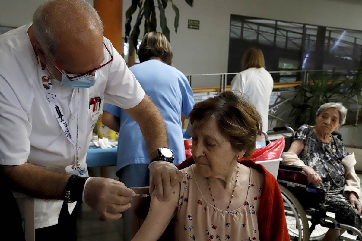 Vacunación en la residencia de mayores Vitalia Guadalquivir