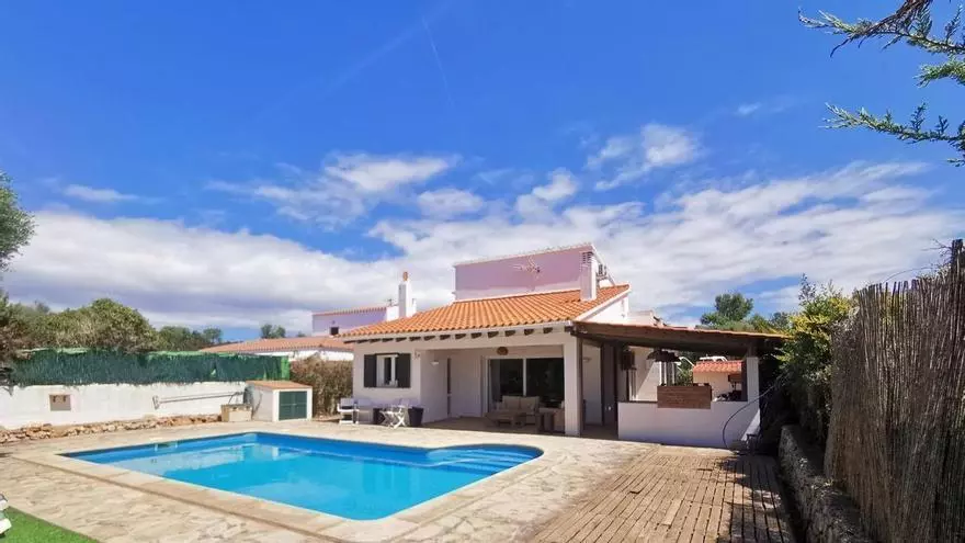 Carlos Galán, experto en inversión, lo tiene claro: "Comprar una casa en la playa o en la montaña es uno de los mayores errores que podrías cometer"