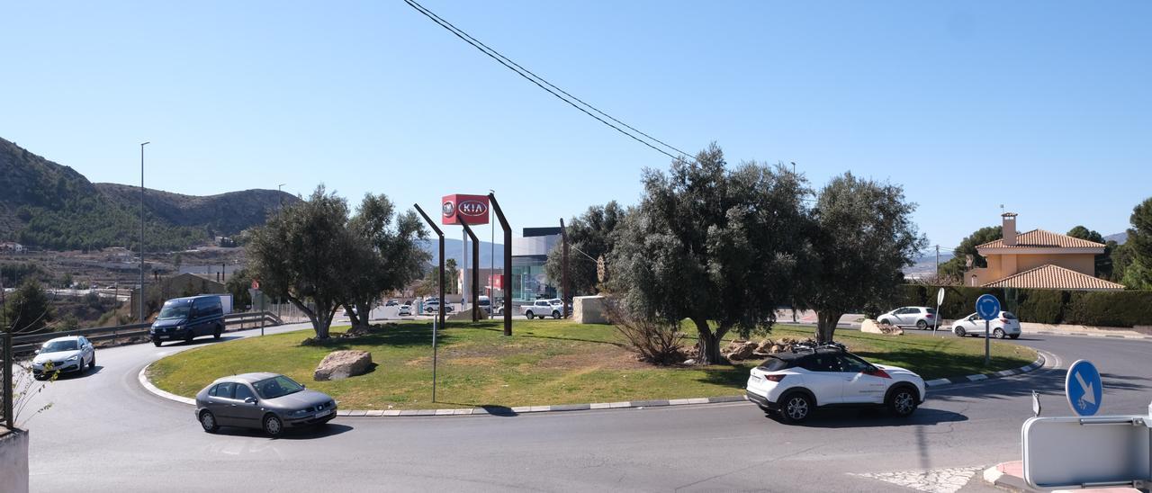 La rotonda del Rotary Club que da acceso a Elda desde la autovía A-31 de Alicante-Madrid.