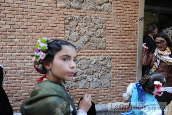 Ofrenda floral a la Virgen de las candidatas a Reina de la Huerta