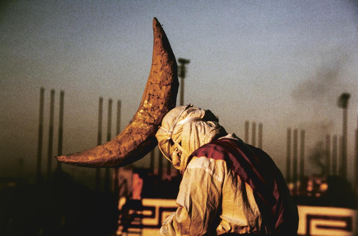 ’Cuarto menguante contaminado’, Madrugada del 13 de diciembre frente a la Basílica de la Virgen de Guadalupe, Ciudad de México, 1994.