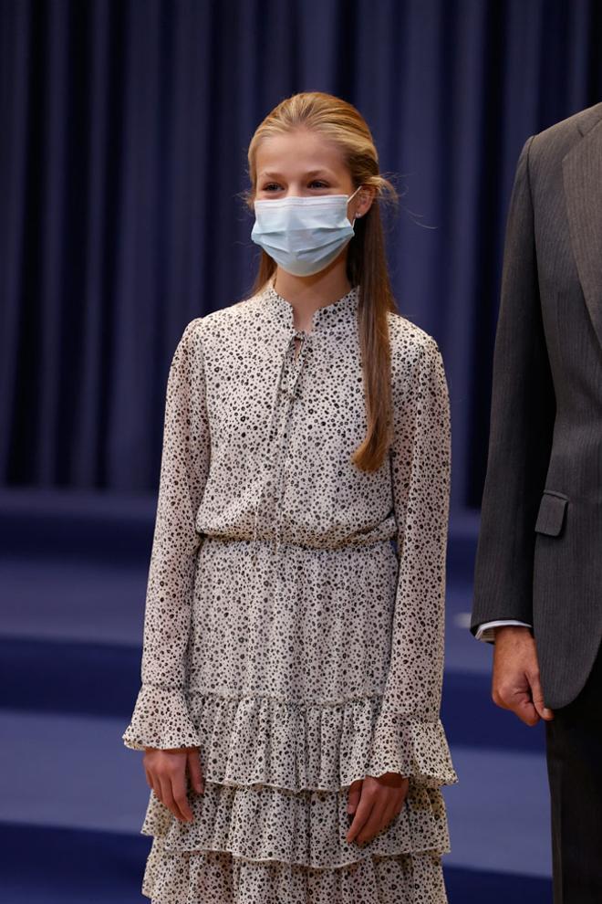 La princesa Leonor con vestido de Poète para recibir a los galardonados con los Premios Princesa de Asturias 2020