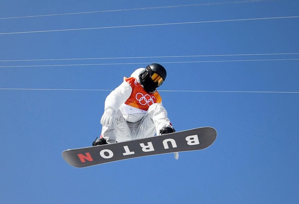 El estadounidense Shaun White, durante su calificación para la final de 'halfpipe' de Snowboard