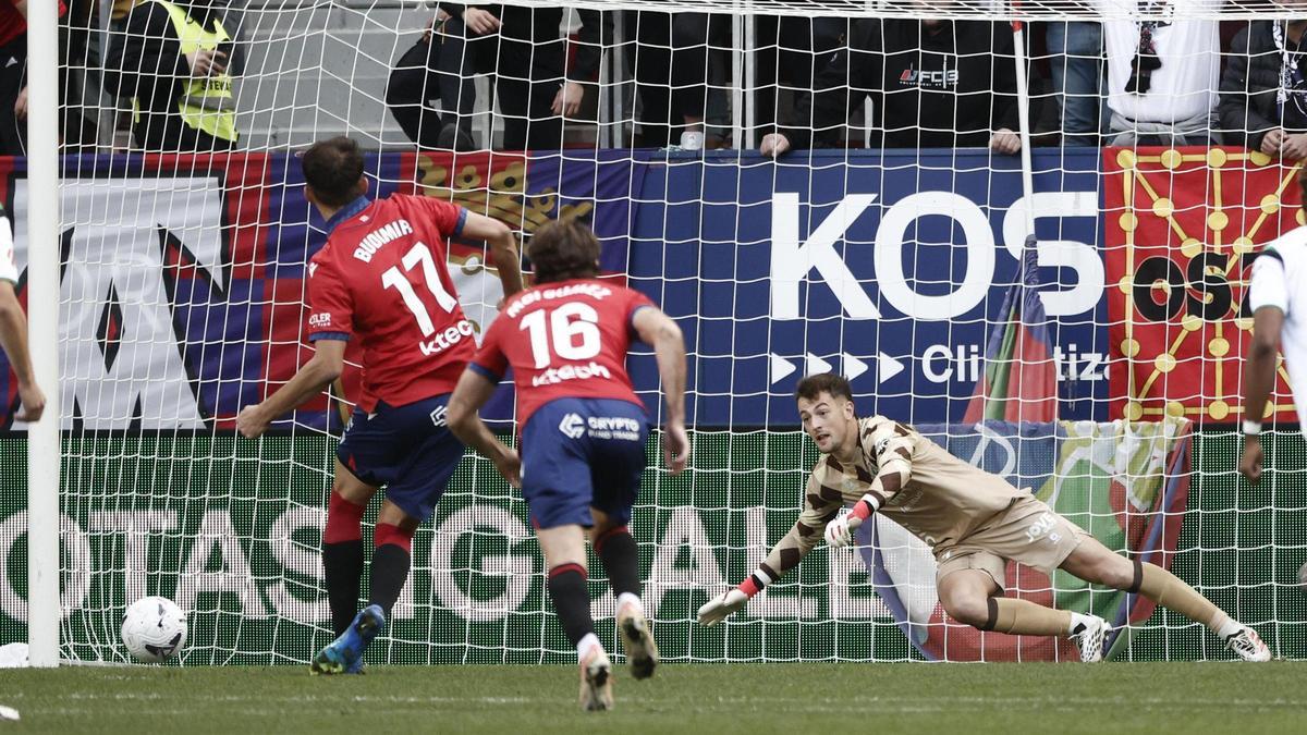 Osasuna defeats Racing de Santander 2-0