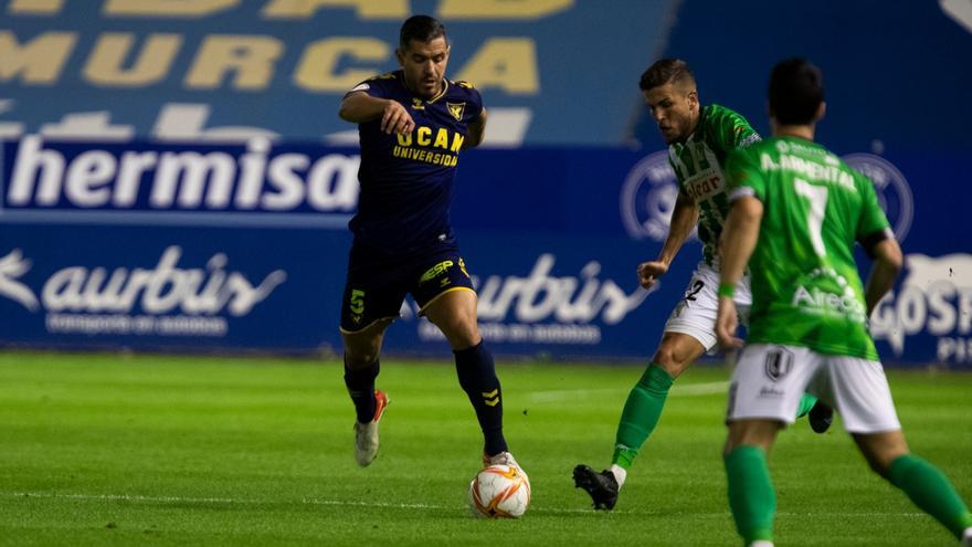 El UCAM Murcia sufre su falta de pegada ante el Atlético Sanluqueño (1-2)