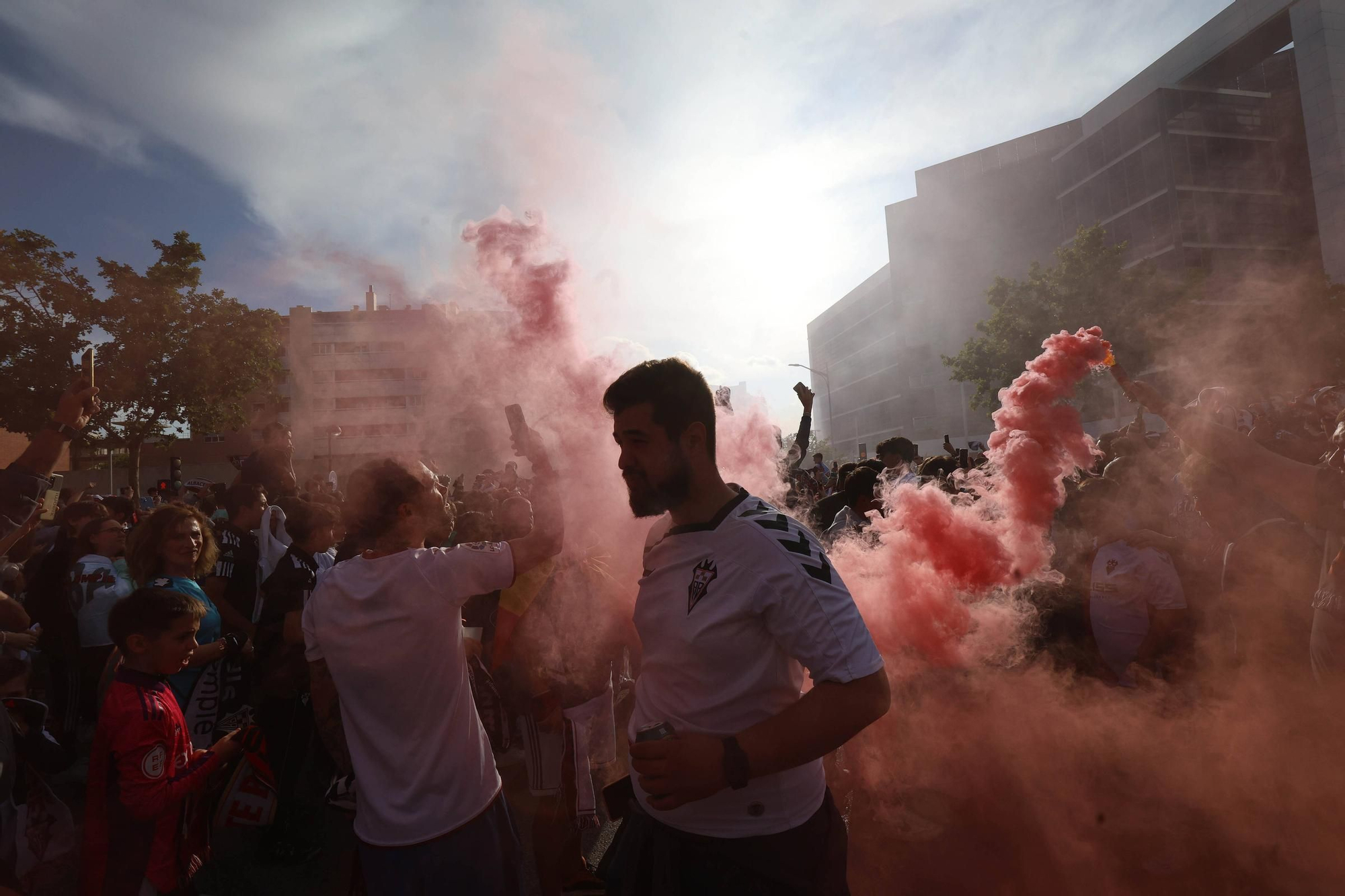 La afición del Levante, junto a su equipo en Albacete