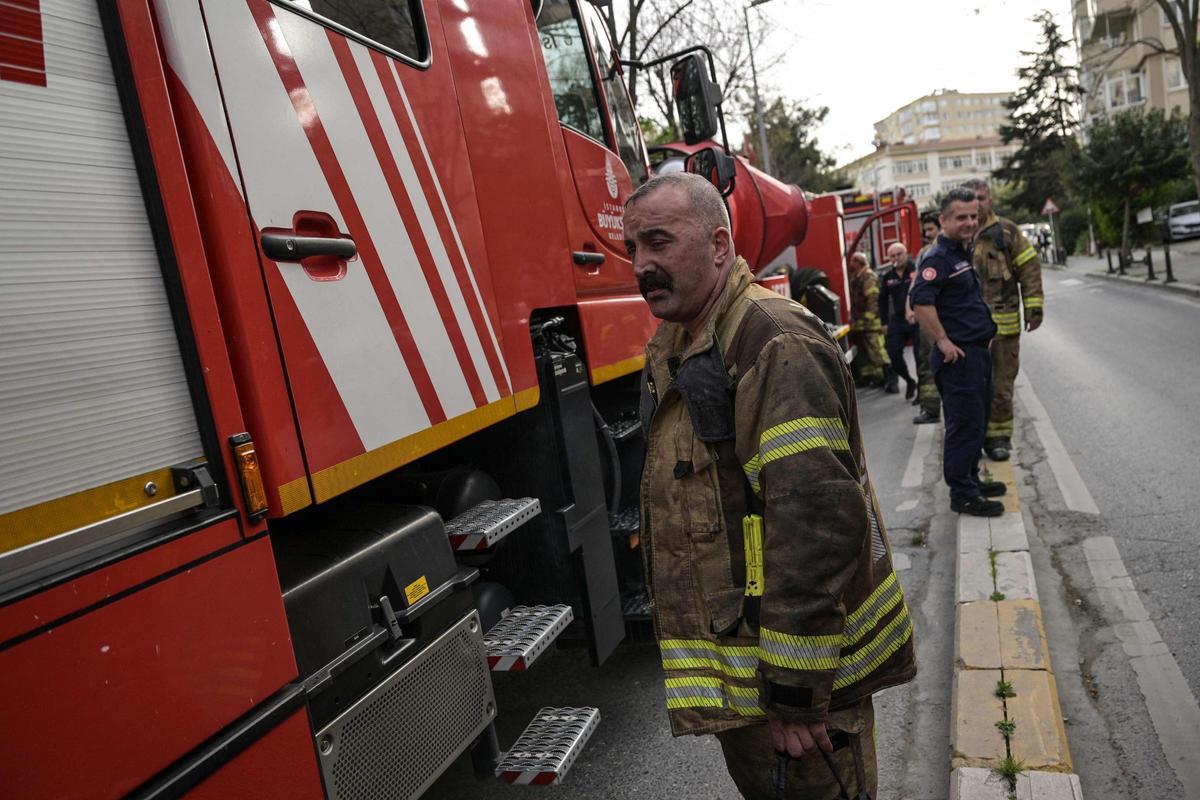 Al menos 29 muertos en un incendio en una discoteca de Estambul