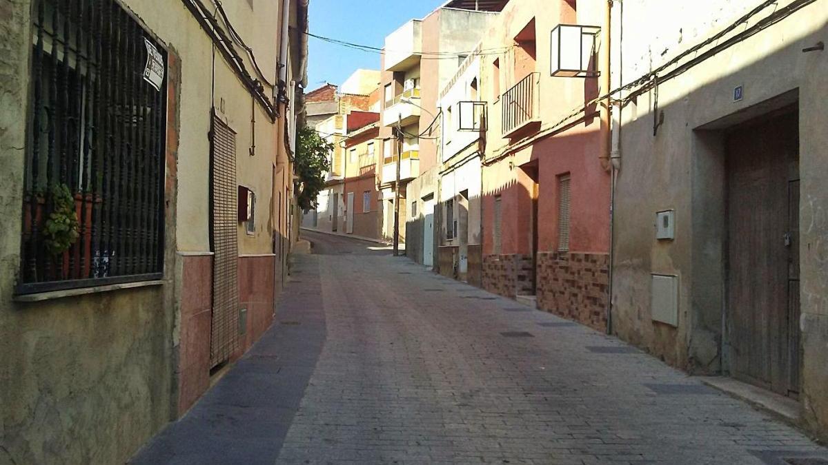 Una de las calles del casco urbano de Riba-roja de Túria.