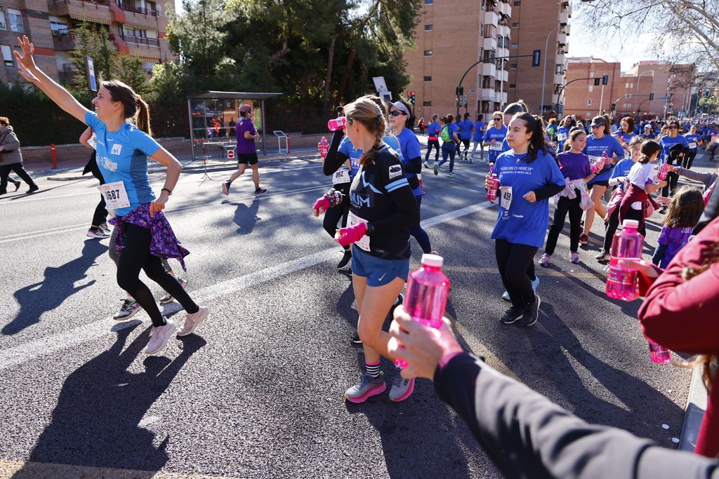 Imágenes del recorrido de la Carrera de la Mujer: avenida Pío Baroja y puente del Reina Sofía (I)