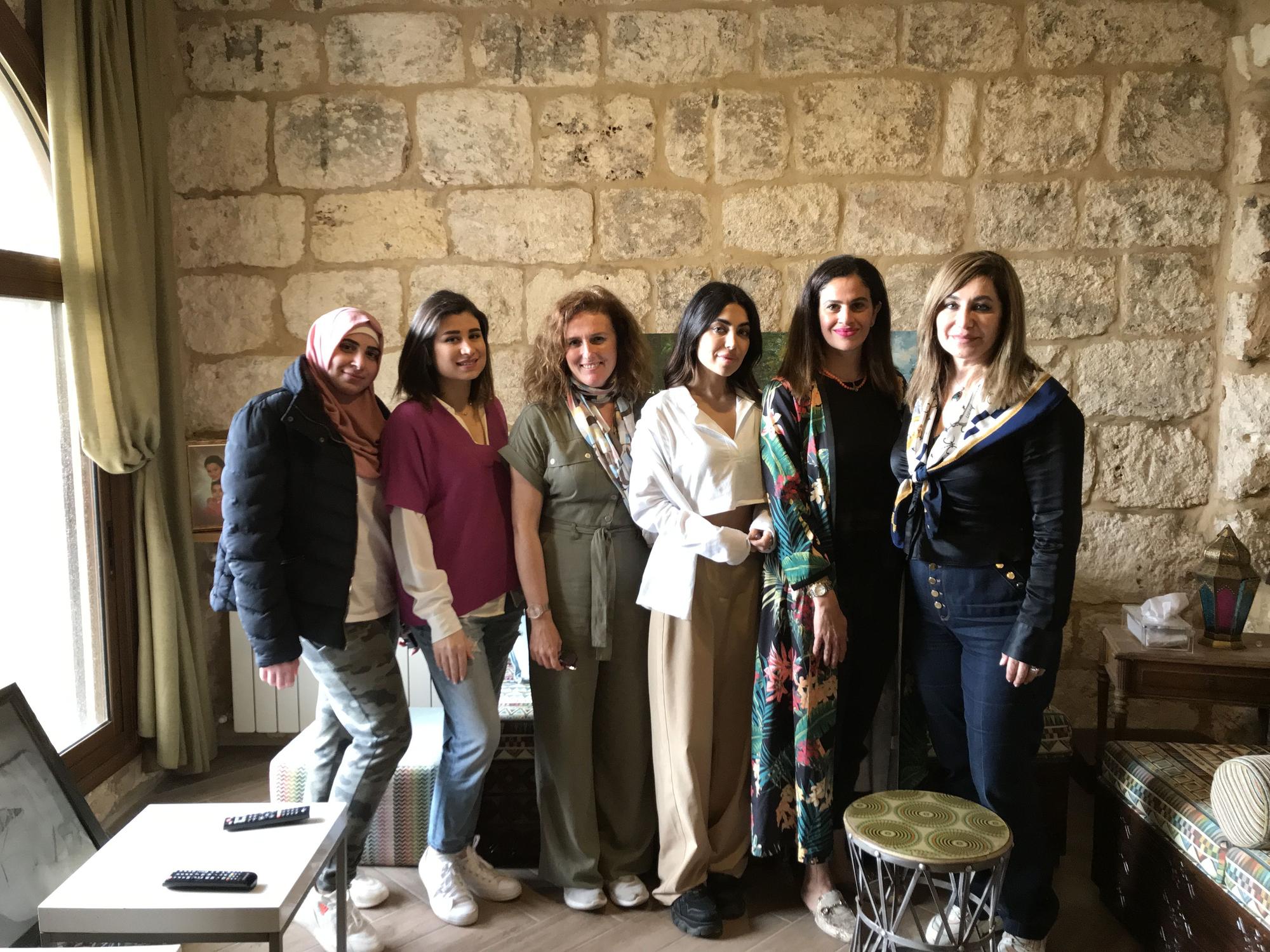 Batul Chehade, Maya Najjdar, Sonia Marco, Sima Abdul Jawad, Yolla Osseiran y Mona El Zarif.