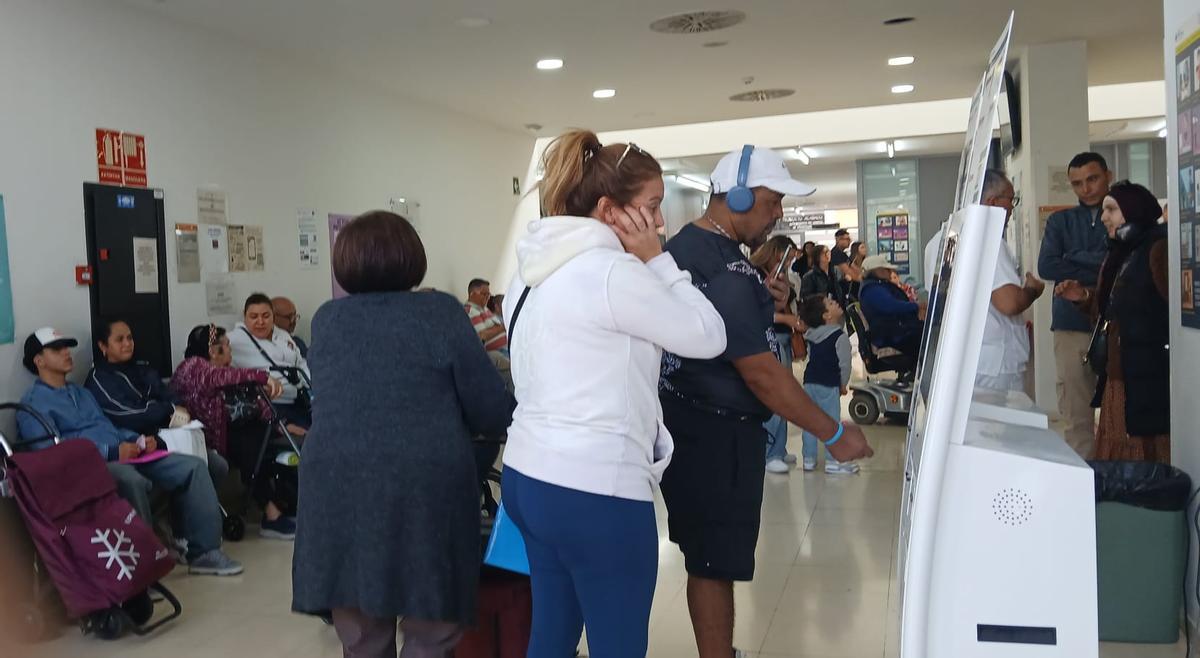 Pacientes en el centro de salud de Campoamor-Plaza de América